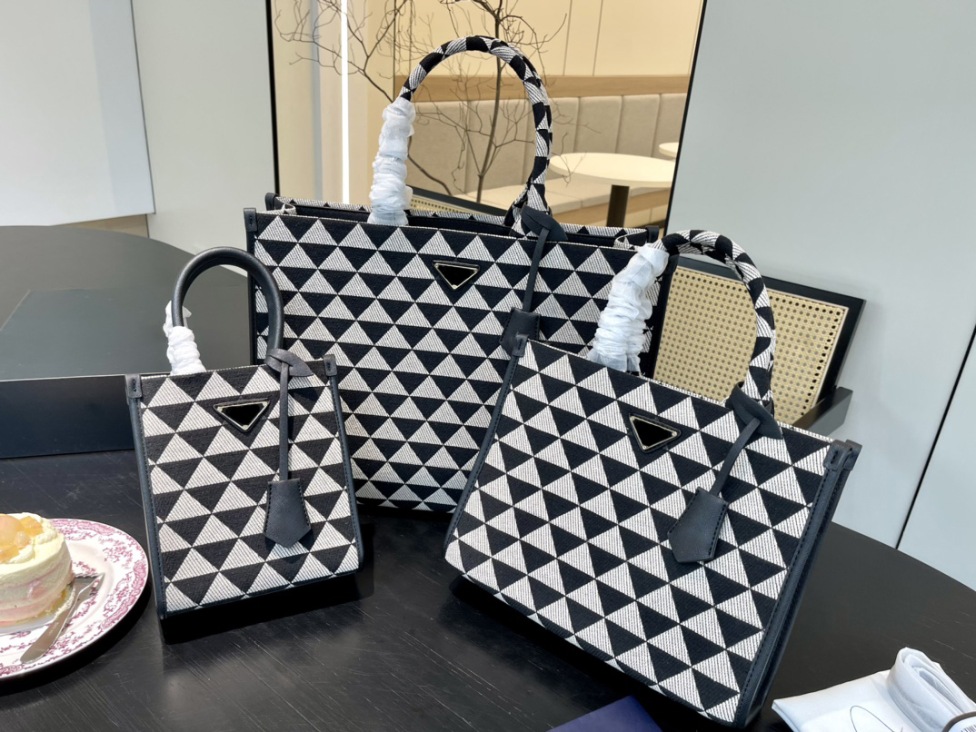 Luxury tote purses Brand handbag message bags Shoulder bag Genuine Leather Cluth Crossbody 5A Quality Canvas Womens Fashion 39CM Casual 28CM, Box
Luxury tote purses Brand handbag message bags Shoulder bag Genuine Leather Cluth Crossbody 5A Quality Canvas Womens Fashion 39CM Casual 28CM, Box