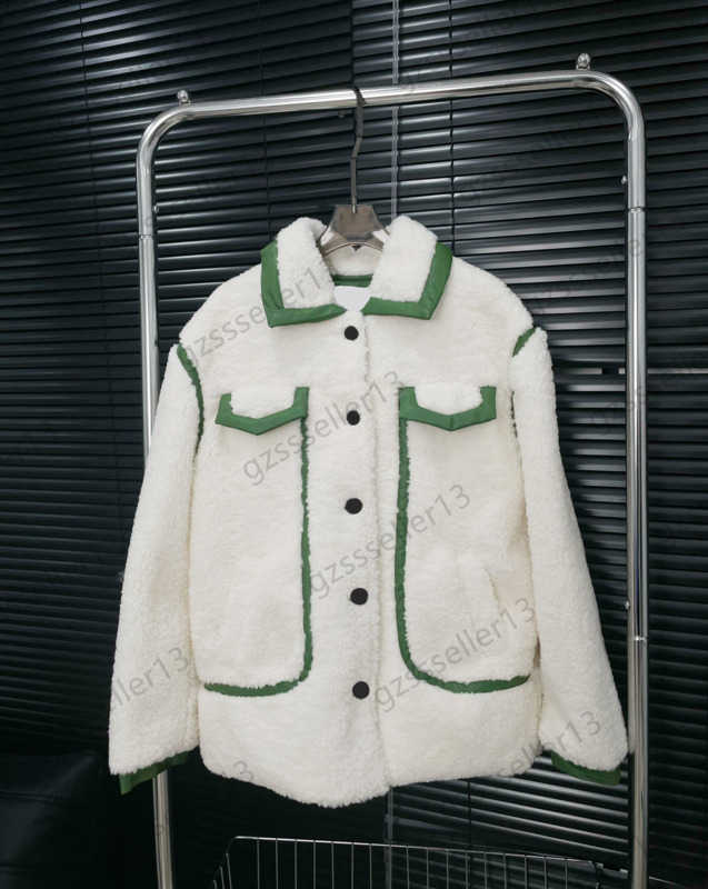 Designer Womens Jacket Stitching Contrast Color Leather Edges Lamb Wool Jackets Lapel Symmetrical Pocket Single Button Coats Thicken Warm Women Apparel 1970
Designer Womens Jacket Stitching Contrast Color Leather Edges Lamb Wool Jackets Lapel Symmetrical Pocket Single Button Coats Thicken Warm Women Apparel 1970