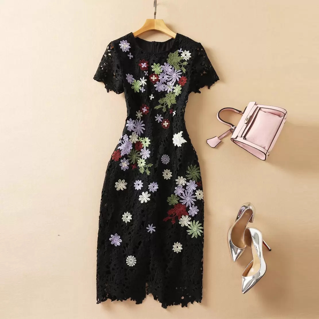 2022 Autumn Round Neck Lace Floral Print Embroidery Dress Black Short Sleeve Mid-Calf Midi Casual Dresses 2TN02
2022 Autumn Round Neck Lace Floral Print Embroidery Dress Black Short Sleeve Mid-Calf Midi Casual Dresses 2TN02