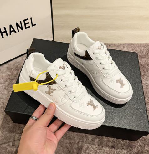 Women large -size low -top sports shoes female new European station lace -down white shoe plate shoes, Brown
Women large -size low -top sports shoes female new European station lace -down white shoe plate shoes, Brown