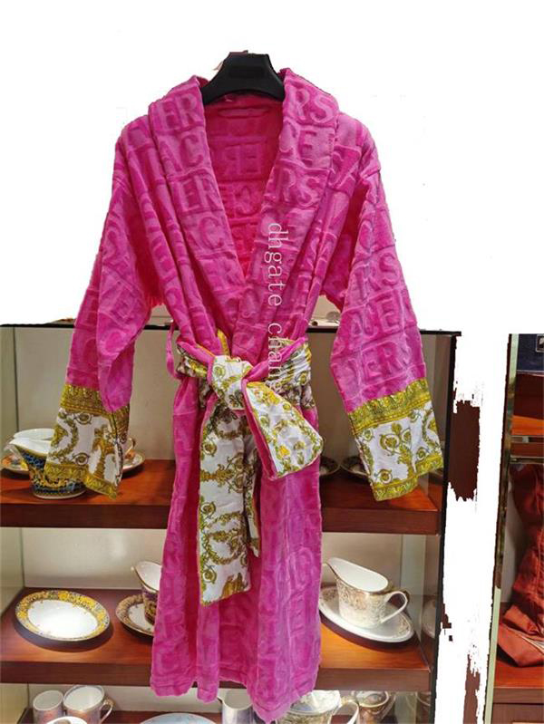 Popular cotton bathrobe for couples velvet jacquard logo fadeless material 100% imported Egyptian cotton American customers can send it free of charge by FedEx.
Popular cotton bathrobe for couples velvet jacquard logo fadeless material 100% imported Egyptian cotton American customers can send it free of charge by FedEx.