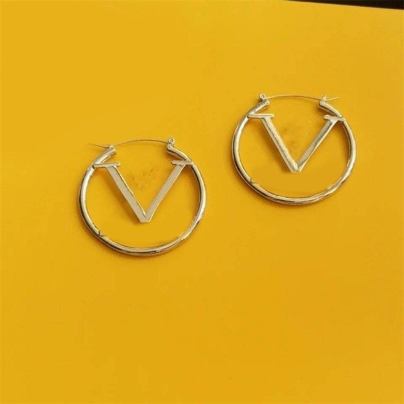 Earrings designer women ear stud luxury huggie earring fashion dangle large circle lady gift silver plated female simple accessories dangle earings
Earrings designer women ear stud luxury huggie earring fashion dangle large circle lady gift silver plated female simple accessories dangle earings