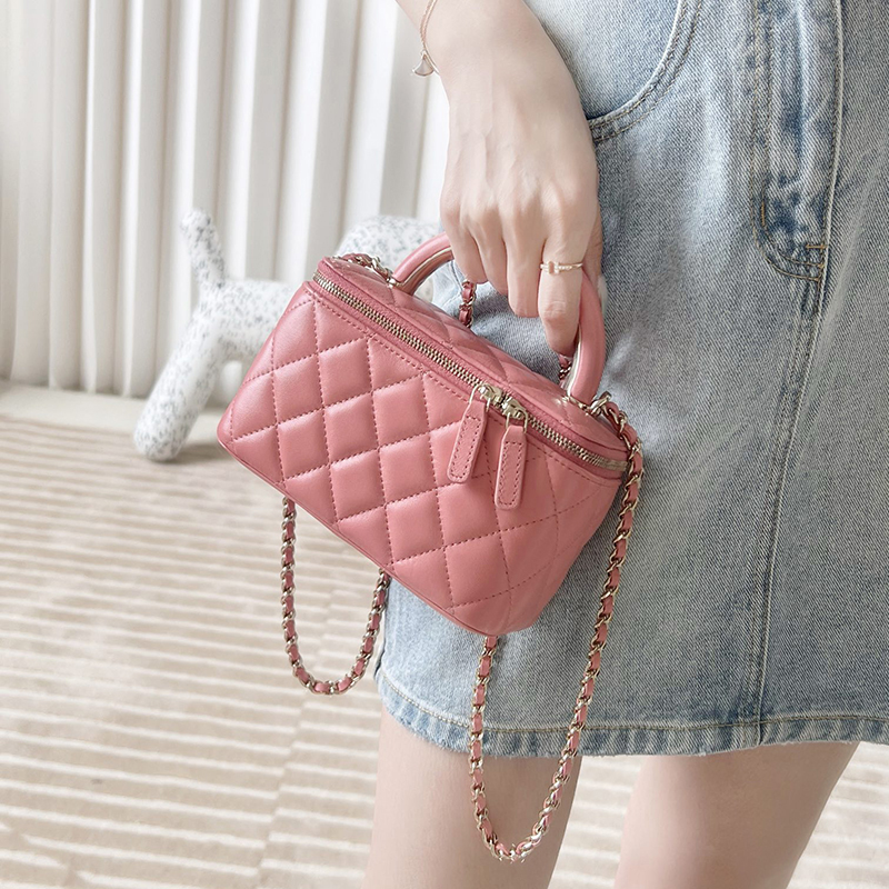 Luxury Designer Handbag 10A Mirror quality Sheepskin Cosmetic Bags Small Vanity Case Women
Luxury Designer Handbag 10A Mirror quality Sheepskin Cosmetic Bags Small Vanity Case Women