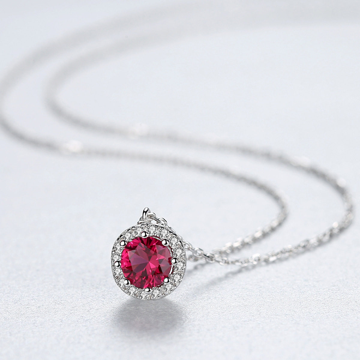 New Exquisite Luxury Synthetic Ruby s925 Silver Pendant Necklace Women Jewelry Korean Fashion lady Micro Set Zircon Collar Chain Necklace Accessories Gift
New Exquisite Luxury Synthetic Ruby s925 Silver Pendant Necklace Women Jewelry Korean Fashion lady Micro Set Zircon Collar Chain Necklace Accessories Gift
