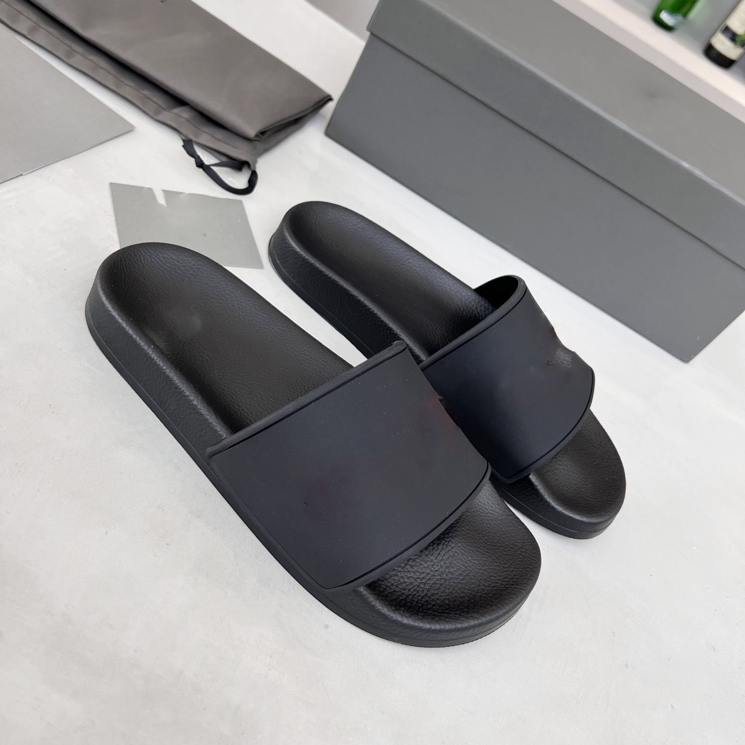 Outdoor fashion design for men and women in summer with letters walking classic sandals and slippers leisure indoor anti-slip lazy drag, Khaki
Outdoor fashion design for men and women in summer with letters walking classic sandals and slippers leisure indoor anti-slip lazy drag, Khaki