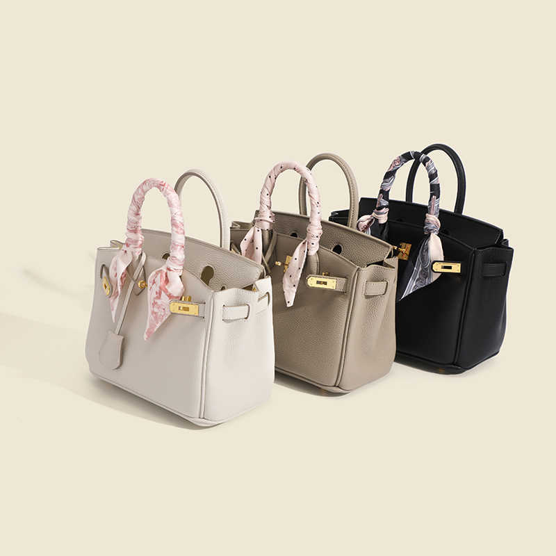 h bag Head layer H ermese leather briki fashion classic bag Genuine advanced sense women 2022 new style versatile one shoulder messenger large capacity hand, Milkshake white medium (25cm)
h bag Head layer H ermese leather briki fashion classic bag Genuine advanced sense women 2022 new style versatile one shoulder messenger large capacity hand, Milkshake white medium (25cm)