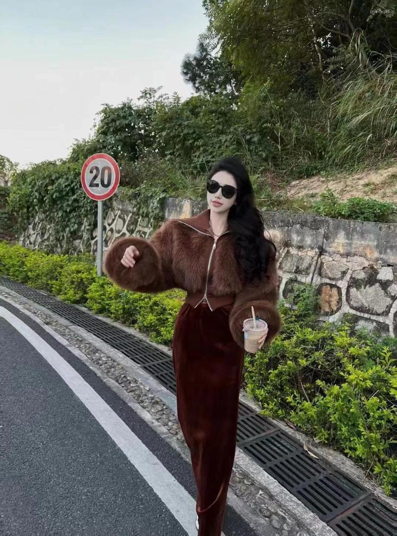 Women's Fur 2022 Winter Short Long Sleeve Double Zipper Show Buttocks Keep Warm Brown Slim Coat, Chocolate
Women's Fur 2022 Winter Short Long Sleeve Double Zipper Show Buttocks Keep Warm Brown Slim Coat, Chocolate