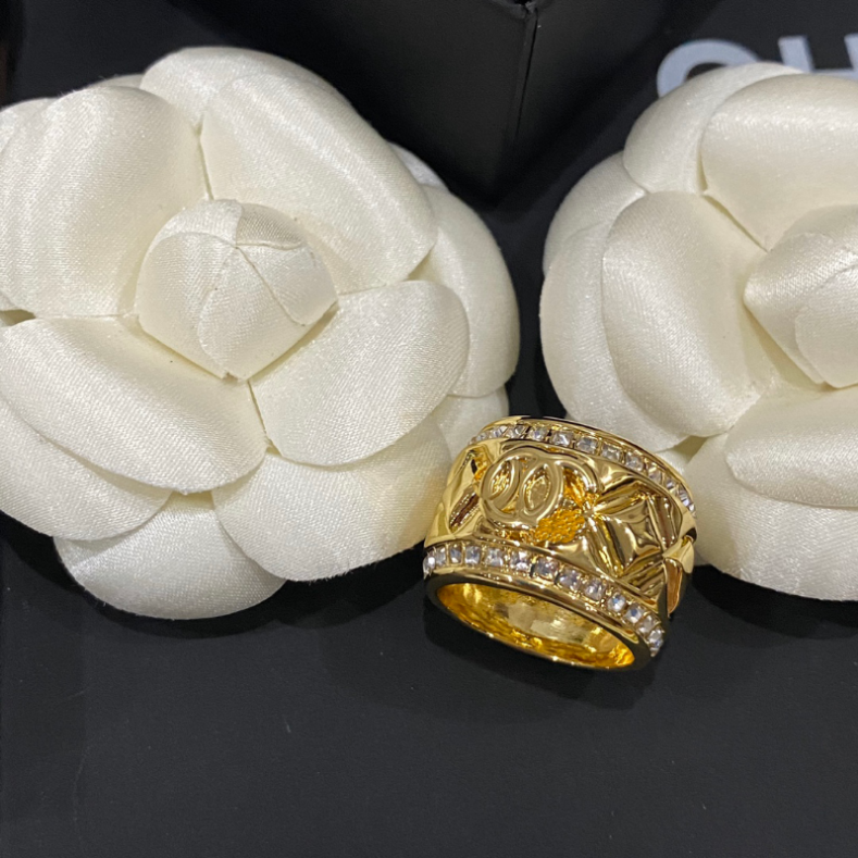 Luxury Design Rings Selection Charming Brand Jewelry Ring Classic Premium Accessories Valentines Day Thanksgiving Gift Exclusive Hot Brand Never Fade JZ112
Luxury Design Rings Selection Charming Brand Jewelry Ring Classic Premium Accessories Valentines Day Thanksgiving Gift Exclusive Hot Brand Never Fade JZ112