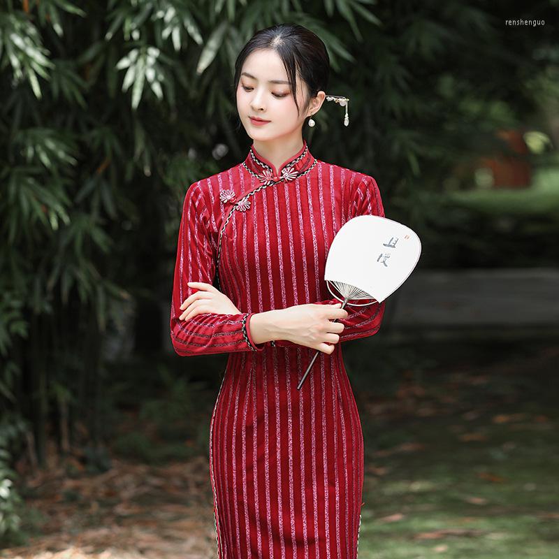 Ethnic Clothing Elegant Mandarin Collar Velour Cheongsam Sexy Traditional Handmade Buttons Chinese Women Long Sleeve Gold Velvet Qipao
Ethnic Clothing Elegant Mandarin Collar Velour Cheongsam Sexy Traditional Handmade Buttons Chinese Women Long Sleeve Gold Velvet Qipao