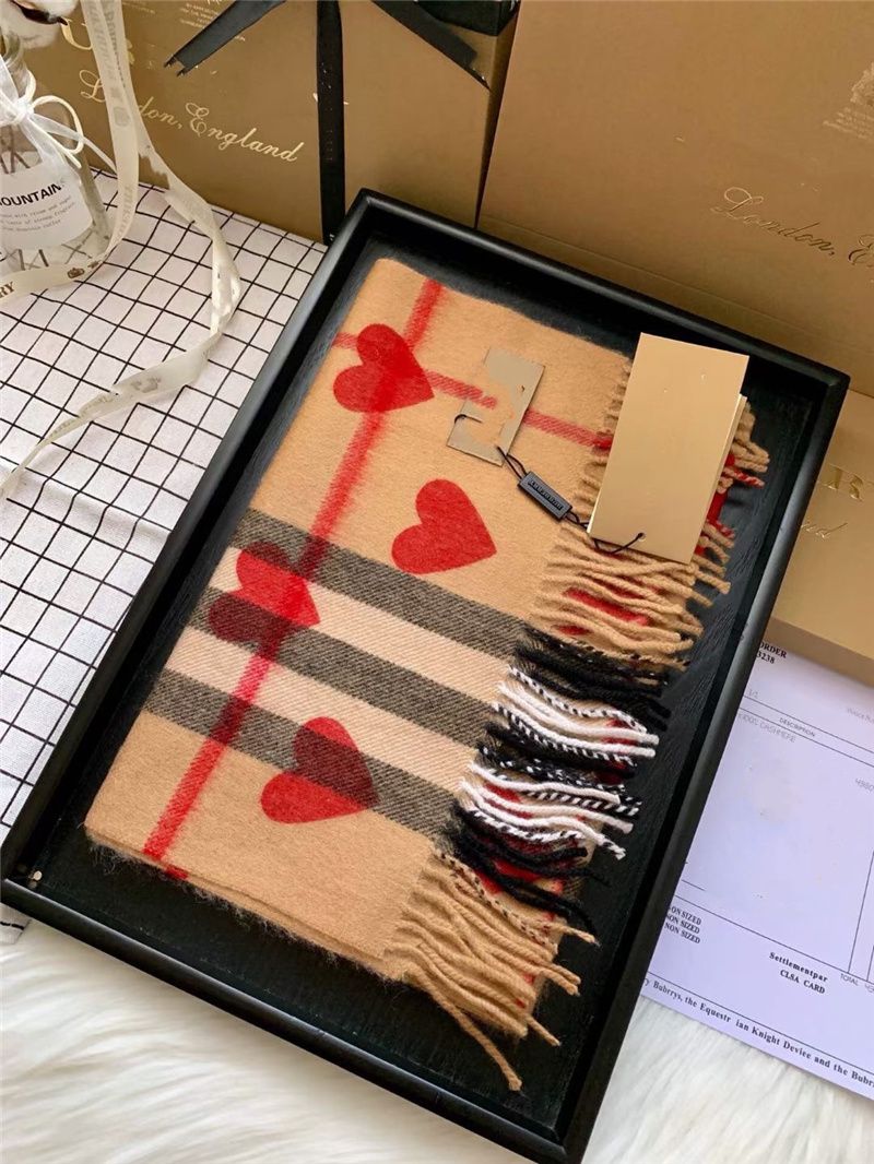 2022 Cashmere Scarf Designer scarves winter Men Women quality soft thick Shawl Scarfs Fashion scarve 4 Season foulard luxury Original Box
2022 Cashmere Scarf Designer scarves winter Men Women quality soft thick Shawl Scarfs Fashion scarve 4 Season foulard luxury Original Box