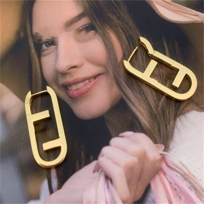 Top Letter Ear Studs Luxury Designer Women Earrings Suitable for Wedding Party Jewelry Accessories
Top Letter Ear Studs Luxury Designer Women Earrings Suitable for Wedding Party Jewelry Accessories