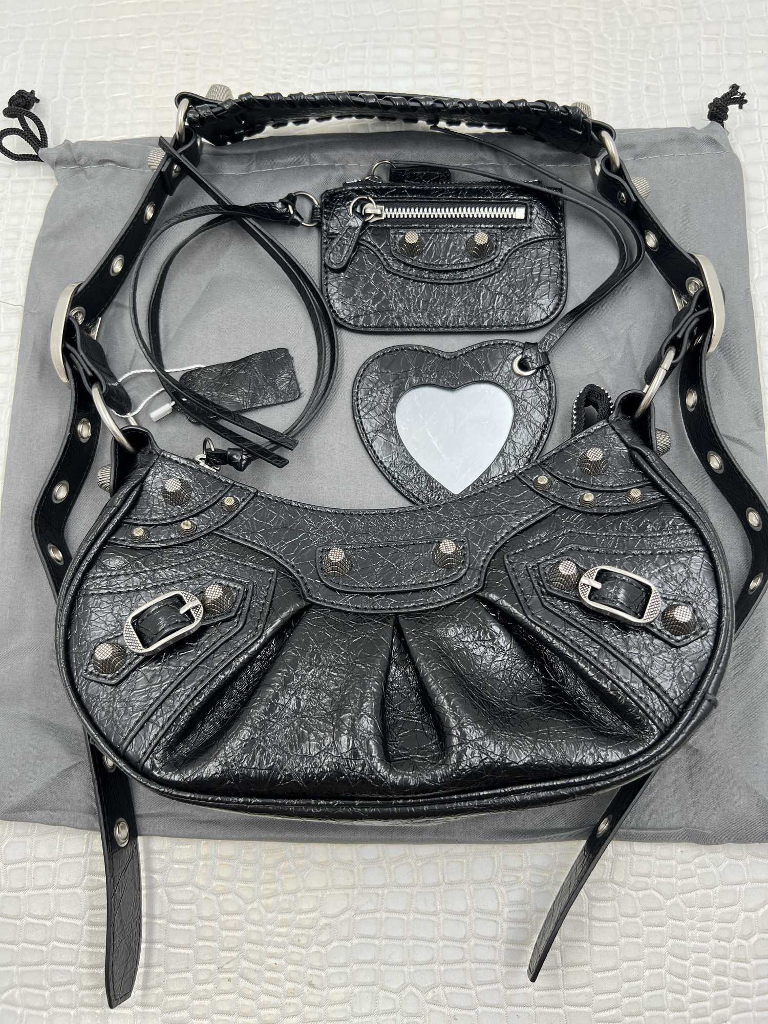 Totes Bags Hot-selling brand design locomotive women's burst crack leather wide shoulder strap Mirror Quqlity tassel messenger bag 221103, Black
Totes Bags Hot-selling brand design locomotive women's burst crack leather wide shoulder strap Mirror Quqlity tassel messenger bag 221103, Black