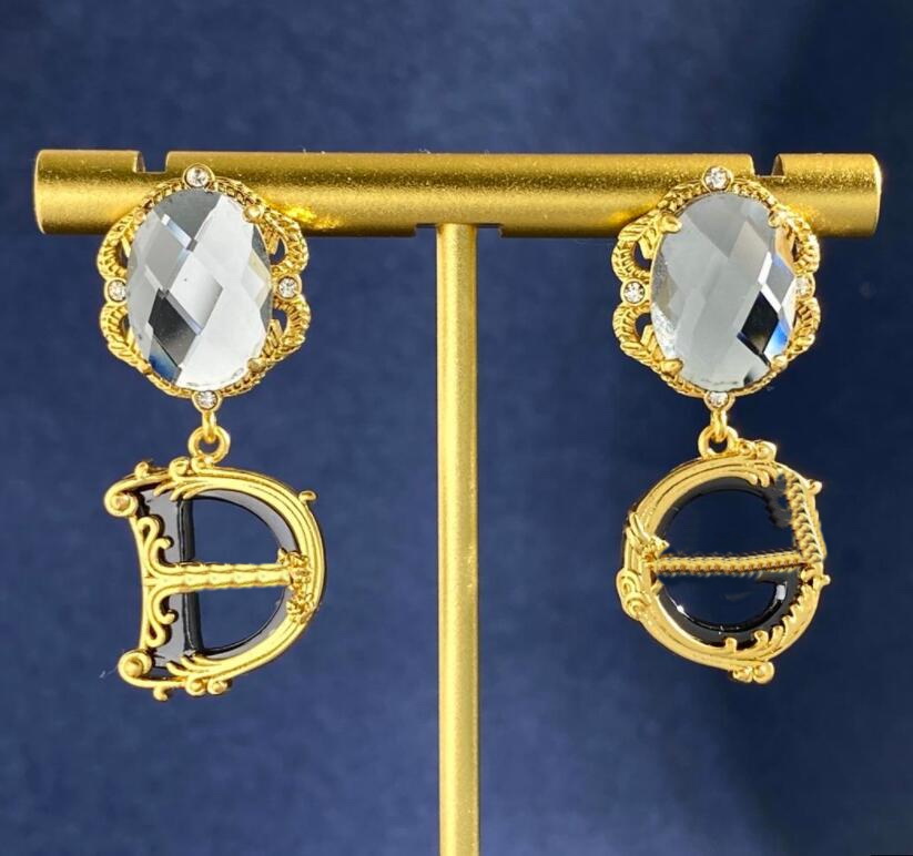 Ladies New Designed Earrings Studs G Letters D diamonds crystal pendants 18K gold plated Anti allergy women's Ear Clip Designer Jewelry D98
Ladies New Designed Earrings Studs G Letters D diamonds crystal pendants 18K gold plated Anti allergy women's Ear Clip Designer Jewelry D98