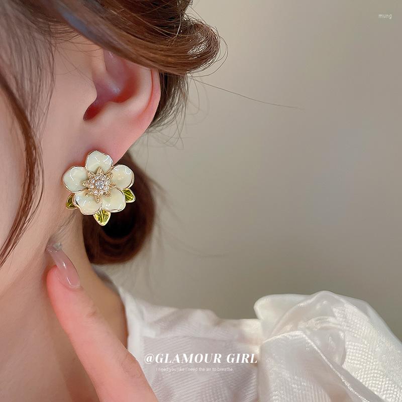 Choker Silver Needle Oil Inlaid With Diamond Pearl Flower Earrings Summer Small Fresh And Sweet Stud Fashionable Versatile
Choker Silver Needle Oil Inlaid With Diamond Pearl Flower Earrings Summer Small Fresh And Sweet Stud Fashionable Versatile