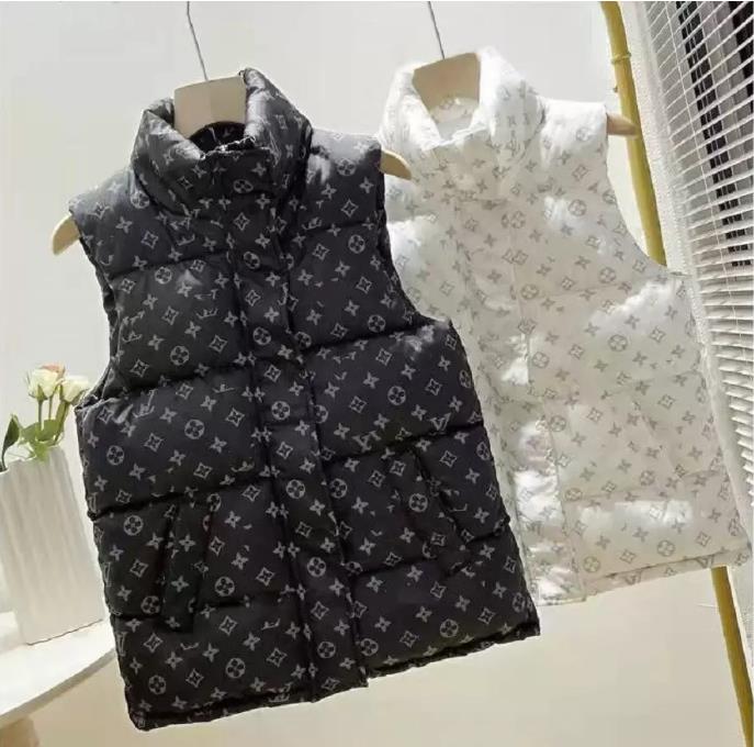 2022LL Classical Brand Mens Down Vests Designer Embrodered Letter Bandge Style Womens Downs Vest Warm Outerwear
2022LL Classical Brand Mens Down Vests Designer Embrodered Letter Bandge Style Womens Downs Vest Warm Outerwear