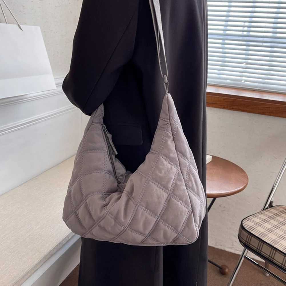 Totes Bags Winter Quilted Fashion Padded Nylon Women Shoulder Space Pad Down Cotton Shopper Crossbody Lady Female Hobo Handbags 221103, White
Totes Bags Winter Quilted Fashion Padded Nylon Women Shoulder Space Pad Down Cotton Shopper Crossbody Lady Female Hobo Handbags 221103, White