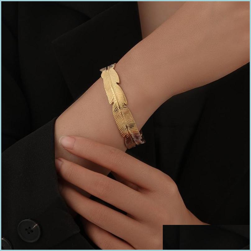 Bangle Bangle Stylish Simple Stainless Steel Leaf Feathery Opening Bracelet Trendy Titanium Hip Hop Rock Cshaped Drop Delivery 2022 Dhdgk
Bangle Bangle Stylish Simple Stainless Steel Leaf Feathery Opening Bracelet Trendy Titanium Hip Hop Rock Cshaped Drop Delivery 2022 Dhdgk