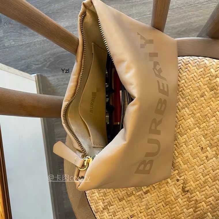 Burbrerys Crossbody Handbags Bags Burbrery Onthego tote Luxuries designers women bag Purses Totes designer woman handbag Shoulder wallet Paris Plaid Y408, Red
Burbrerys Crossbody Handbags Bags Burbrery Onthego tote Luxuries designers women bag Purses Totes designer woman handbag Shoulder wallet Paris Plaid Y408, Red