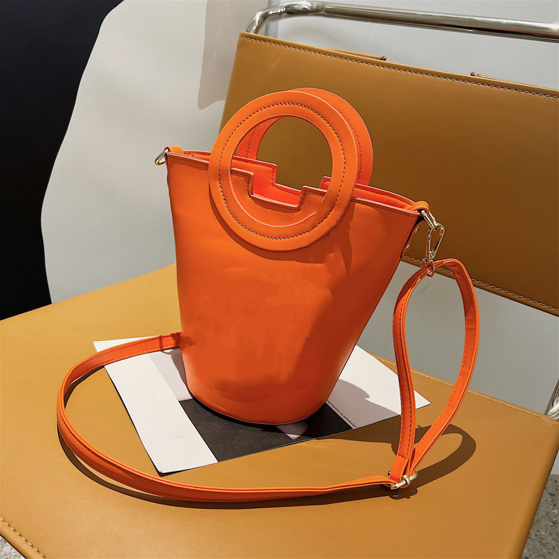 Luxurys Designers Bags Fashion Small T Tote Bags Bucket Bag Portable Women Handbag PU Messenger Handbags Candy Wallet Shopping Wallets Color 10, Box-no bag
Luxurys Designers Bags Fashion Small T Tote Bags Bucket Bag Portable Women Handbag PU Messenger Handbags Candy Wallet Shopping Wallets Color 10, Box-no bag