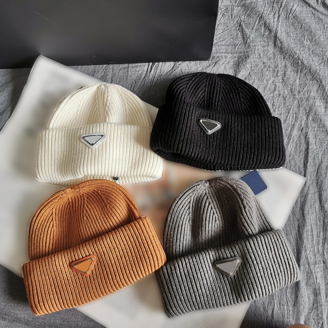 Luxurys Designer Beanie Hats Beanies Bonnet Fitted Hat Skull Caps Mens And Womens Warm Winter Hats Snow Travel Outdoor Casquette Fashion Accessories Good Gift, White
Luxurys Designer Beanie Hats Beanies Bonnet Fitted Hat Skull Caps Mens And Womens Warm Winter Hats Snow Travel Outdoor Casquette Fashion Accessories Good Gift, White