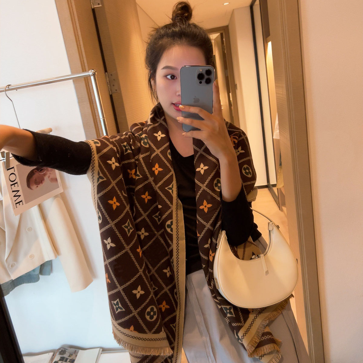 23ss 23style Fashion Designer Warm Cashmere Scarves Women Luxury Brand Winter Shawl Thick Blanket Square Echarpe Pashmina
23ss 23style Fashion Designer Warm Cashmere Scarves Women Luxury Brand Winter Shawl Thick Blanket Square Echarpe Pashmina