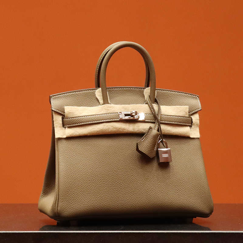 h bag Fashion leather briki bags H ermese Chef Zhang Handheld women togo litchi calf C18 elephant grey, Not for sale do not shoot
h bag Fashion leather briki bags H ermese Chef Zhang Handheld women togo litchi calf C18 elephant grey, Not for sale do not shoot