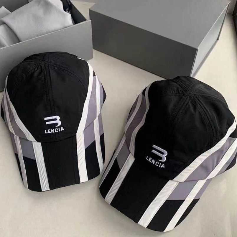 Balenciga Caps New Paris Letter Embroidery Baseball Hat Fashion Brand Casual Sports Duck Tongue Mens and Womens Stripe Racing Styl, Original single stripe black red
Balenciga Caps New Paris Letter Embroidery Baseball Hat Fashion Brand Casual Sports Duck Tongue Mens and Womens Stripe Racing Styl, Original single stripe black red