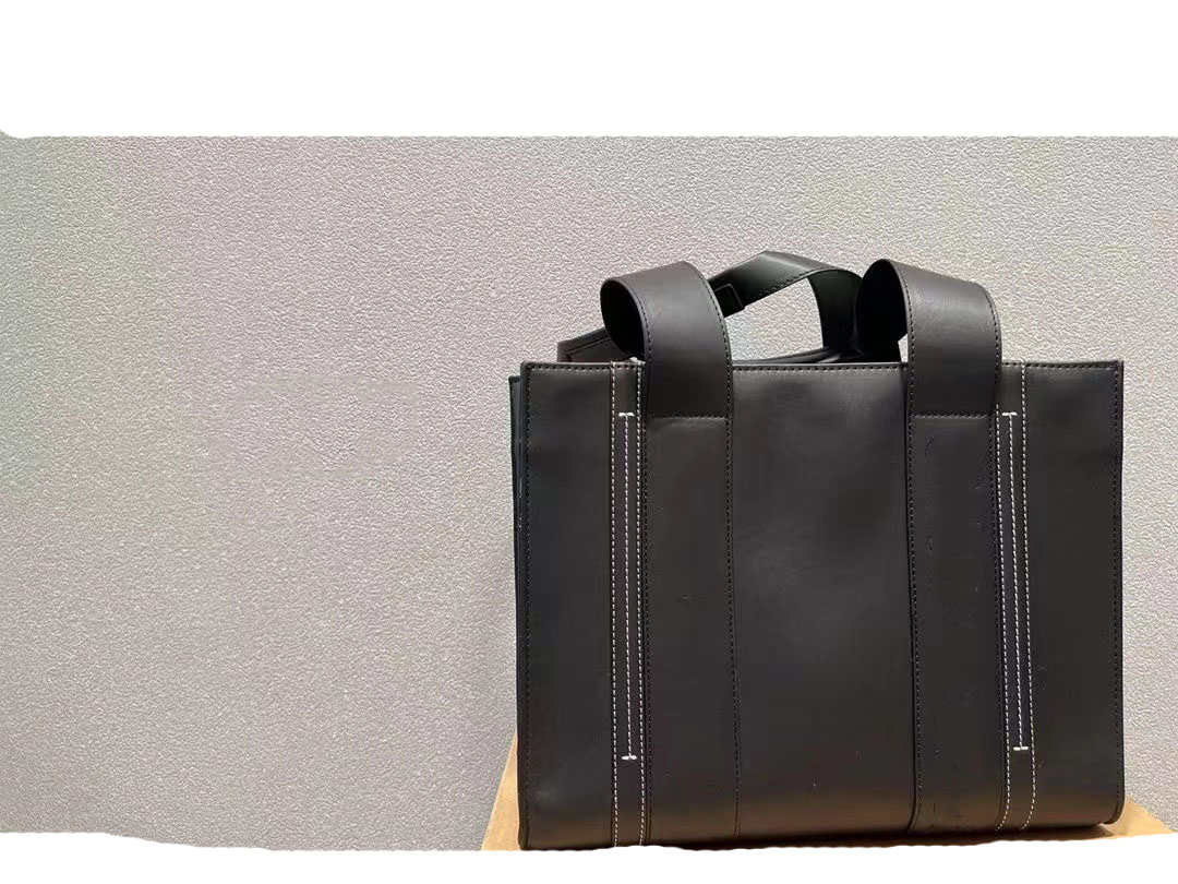 2022 Designers bag Fashion handbag tote Single Inclined shoulder Solid Color Genuine leathers Leather Classic Handbags Shopping Bags Large Bags 2 colors Free ship, Black
2022 Designers bag Fashion handbag tote Single Inclined shoulder Solid Color Genuine leathers Leather Classic Handbags Shopping Bags Large Bags 2 colors Free ship, Black