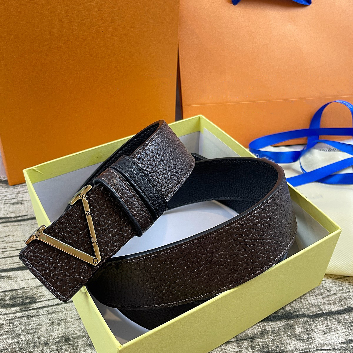 Classic designers belt letter Solid color belts for men women Classic Vintage Pin needle Buckle Beltss 4 colors Width 4 cm size 105-125 Casual fashion nice, As pics
Classic designers belt letter Solid color belts for men women Classic Vintage Pin needle Buckle Beltss 4 colors Width 4 cm size 105-125 Casual fashion nice, As pics