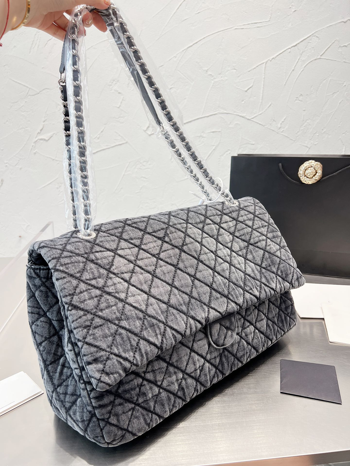 Luxury tote purses Brand handbag message bags Shoulder bag Genuine Leather Cluth Crossbody 5A Quality Cowboy Quilted Double Silver Chain 43CM Lady, Box
Luxury tote purses Brand handbag message bags Shoulder bag Genuine Leather Cluth Crossbody 5A Quality Cowboy Quilted Double Silver Chain 43CM Lady, Box