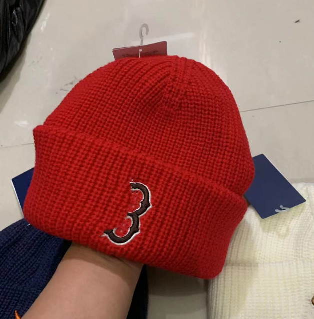 New autumn winter woolen hat big letter male and female couples double knit hats South Korea, With logo
New autumn winter woolen hat big letter male and female couples double knit hats South Korea, With logo