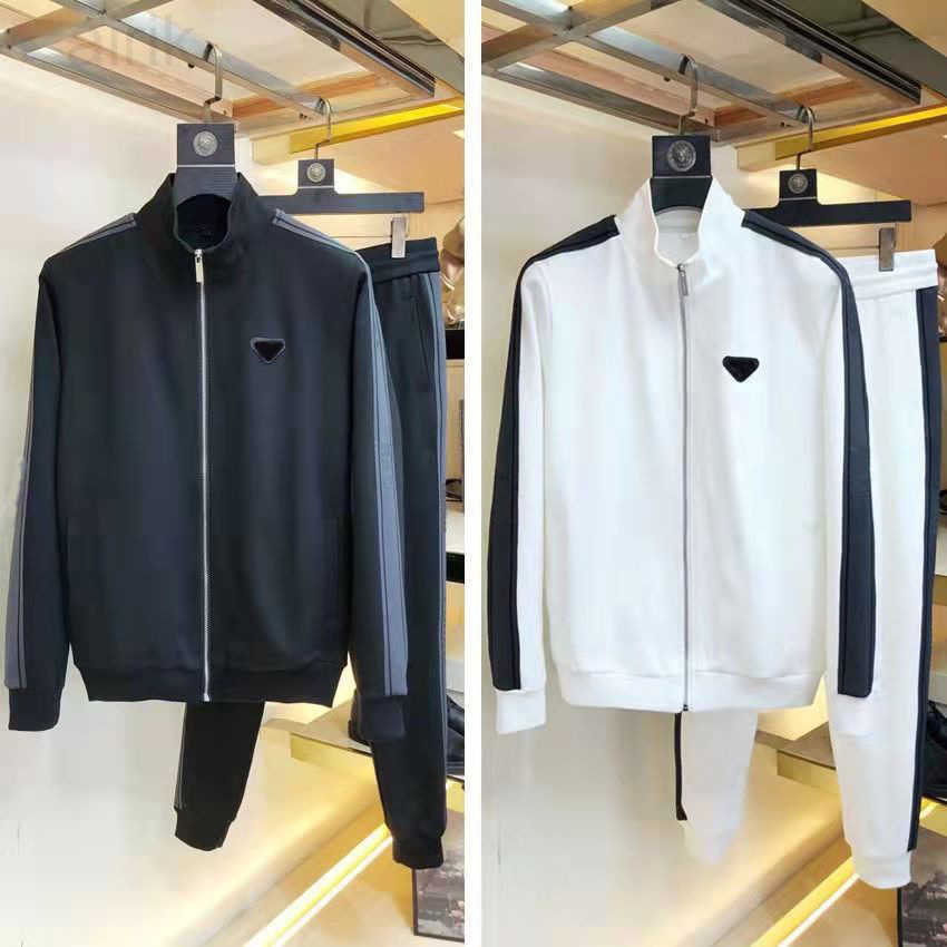 Luxury designer Men's Tracksuits metal triangle badge men and women couples M-XXXL
Luxury designer Men's Tracksuits metal triangle badge men and women couples M-XXXL