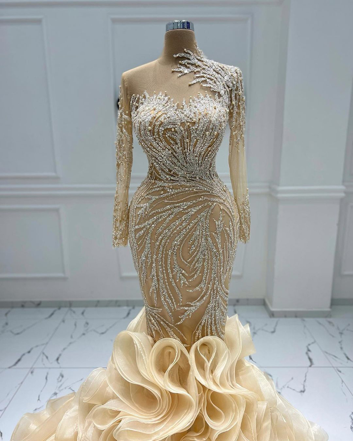 Exquisite Mermaid Wedding Dresses Champagne Lace urious Tiered Ruffles Train Bridal Gowns Dress Arabic Aso Ebi