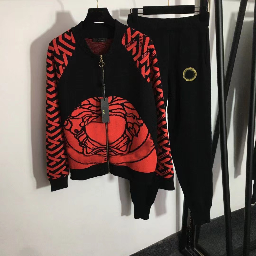 Tracksuits man woman Autumn new embroidery Snake Hair Goddess knitted color suit temperament thin stitching two-piece Medusa Zip top and pants, Black red
Tracksuits man woman Autumn new embroidery Snake Hair Goddess knitted color suit temperament thin stitching two-piece Medusa Zip top and pants, Black red