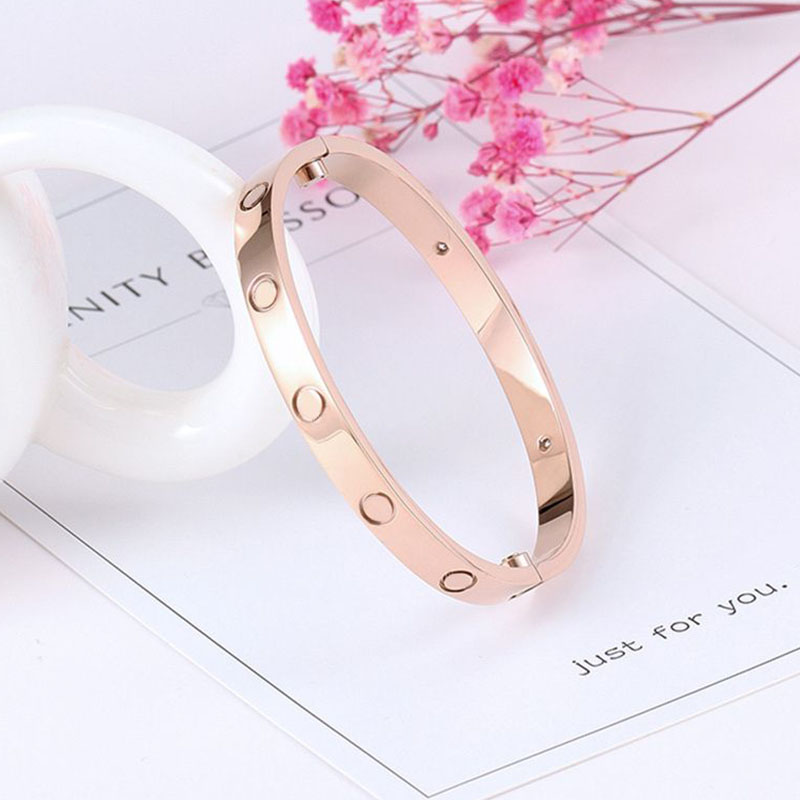 Men bracelet luxury love bangle women designer fashion stainless steel famous jewelry plated silver rose couple 4 diamonds Valentine's gift rise gold bracelets
Men bracelet luxury love bangle women designer fashion stainless steel famous jewelry plated silver rose couple 4 diamonds Valentine's gift rise gold bracelets