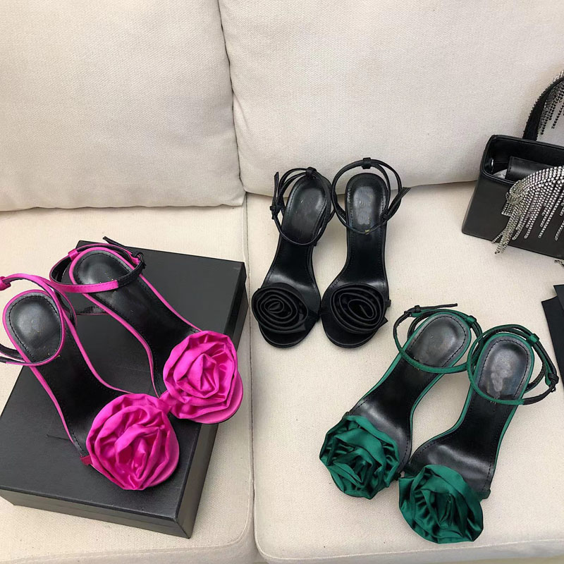 2022 designer flowers buckle high heels sandals classic women luxury Silks Leather fashion strappy hollow out shoes lady open-toed sexy Red green black colour sandal
2022 designer flowers buckle high heels sandals classic women luxury Silks Leather fashion strappy hollow out shoes lady open-toed sexy Red green black colour sandal