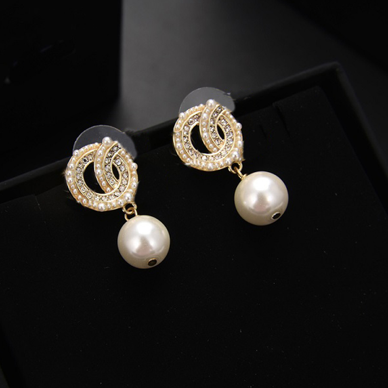 Women Pearl Stud Earring Designers Jewelry Diamond Love Shape Ear Studs Luxury Hoops Fashion Gold 925 Silver Love Earrings C Bijoux De Luxe Box 2022
Women Pearl Stud Earring Designers Jewelry Diamond Love Shape Ear Studs Luxury Hoops Fashion Gold 925 Silver Love Earrings C Bijoux De Luxe Box 2022