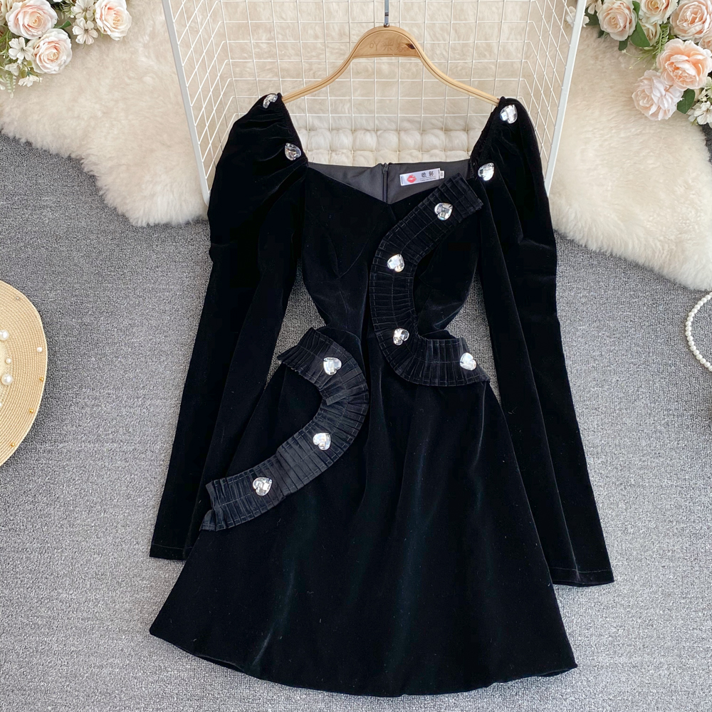 Autumn and winter vintage dress French square neck bubble long sleeved ruffle waist closing thin a-word gold velvet dress, Black
Autumn and winter vintage dress French square neck bubble long sleeved ruffle waist closing thin a-word gold velvet dress, Black