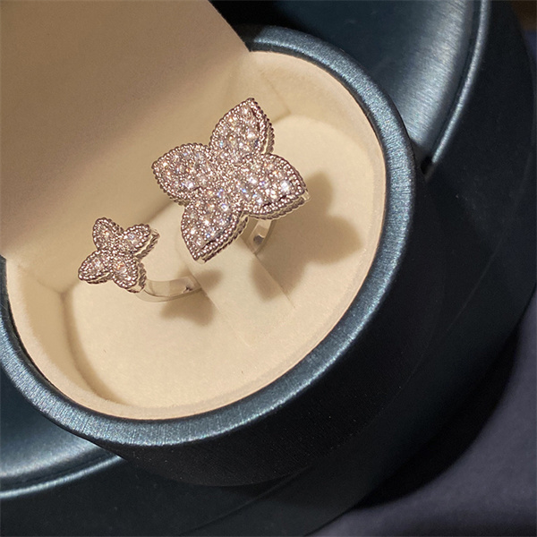Fashion Personality Four leaf Flower Band Rings Female Opening Adjustable Finger Ring New European and American Wedding Party Girl AB1037
Fashion Personality Four leaf Flower Band Rings Female Opening Adjustable Finger Ring New European and American Wedding Party Girl AB1037