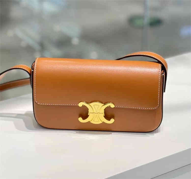 2022 leather women's bag Triomphe triumphal arch gold button armpit sheet Guangzhou, Sky blue
2022 leather women's bag Triomphe triumphal arch gold button armpit sheet Guangzhou, Sky blue