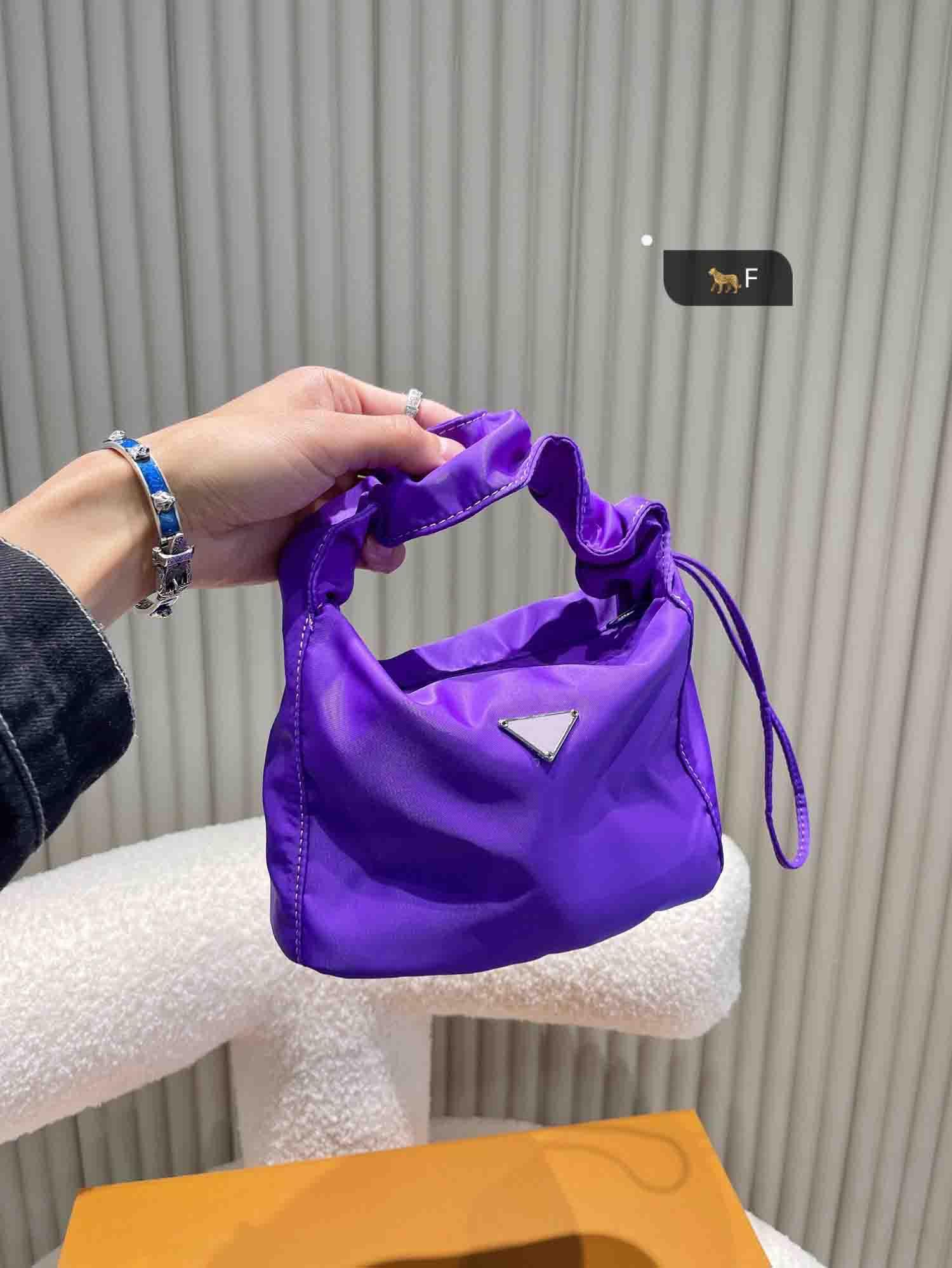 HH High quality Luxurys Designer tote fashion Shoulder Bags duffle Nylon leather women men Crossbody bag famous Handbags Lady wallet Hobo purse handbag totes 19 10, Pink
HH High quality Luxurys Designer tote fashion Shoulder Bags duffle Nylon leather women men Crossbody bag famous Handbags Lady wallet Hobo purse handbag totes 19 10, Pink