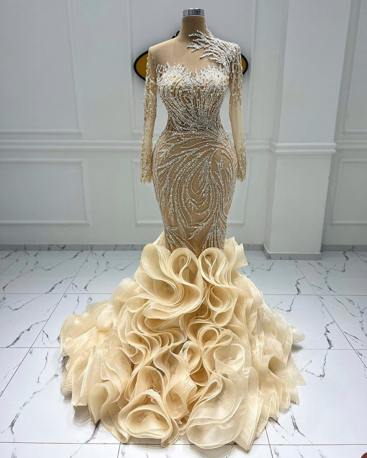 Exquisite Mermaid Wedding Dresses Champagne Lace urious Tiered Ruffles Train Bridal Gowns Dress Arabic Aso Ebi