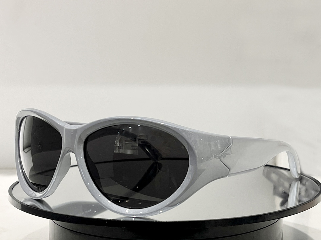 Silver Black Cat Exaggerated Mask Sunglasses Men Women Summer Sunglass outdoor UV400 Eyewear with Box
Silver Black Cat Exaggerated Mask Sunglasses Men Women Summer Sunglass outdoor UV400 Eyewear with Box