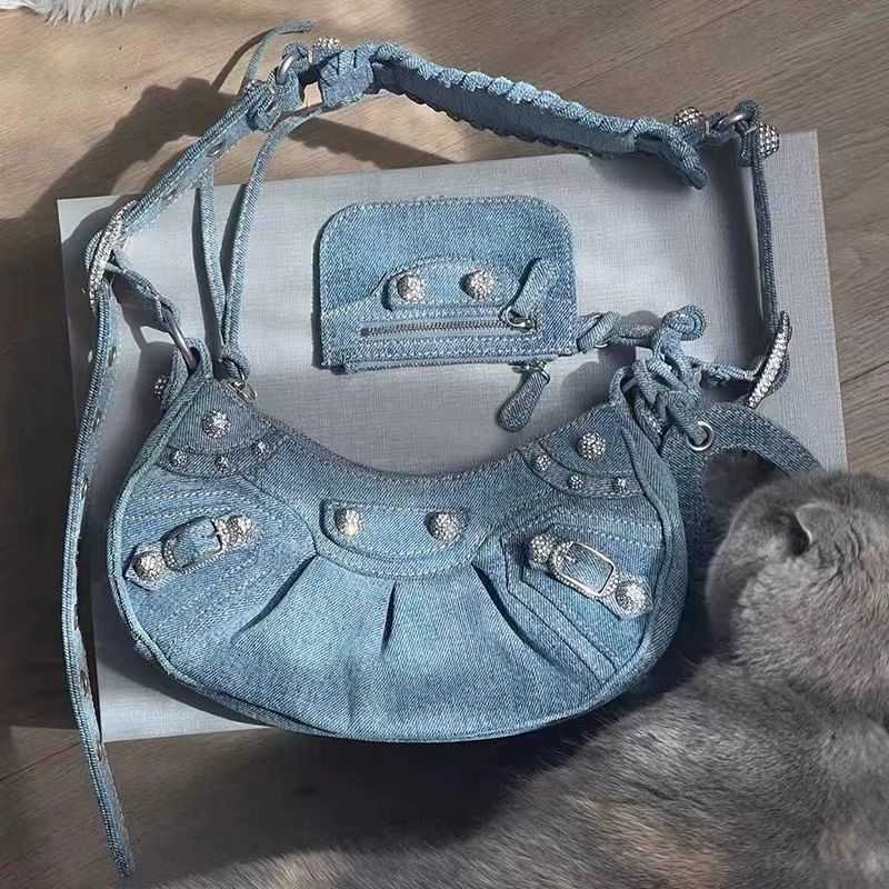 AHer Max Fashion lecagole leather Balenicass biker bag Net red same style diamond studded with drill rivet single shoulder diagonal span locomotive New Women's, Denim 1
AHer Max Fashion lecagole leather Balenicass biker bag Net red same style diamond studded with drill rivet single shoulder diagonal span locomotive New Women's, Denim 1