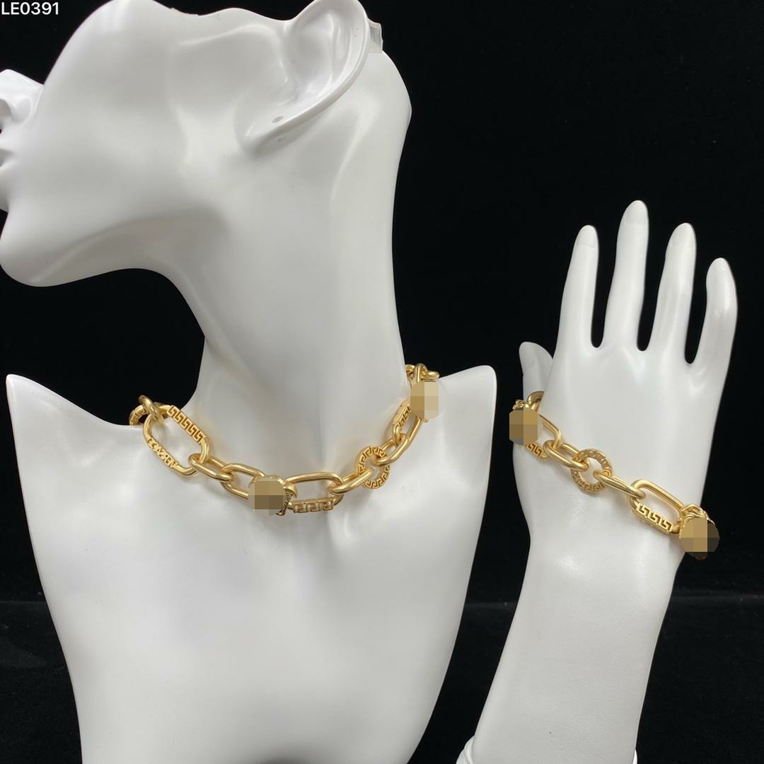 NEW Luxury Designed Diamonds Link Bracelets Thick Chain Bangle Banshee Greece Meander Pattern Medusa Head Portrait 18K Gold Plated Womens Designer Jewelry
NEW Luxury Designed Diamonds Link Bracelets Thick Chain Bangle Banshee Greece Meander Pattern Medusa Head Portrait 18K Gold Plated Womens Designer Jewelry