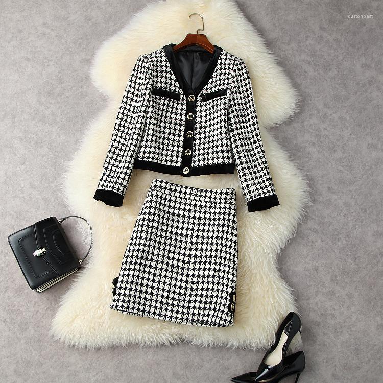 Work Dresses European And American Women' Clothing Winter 2022 Long-sleeved V-neck Checked Single-breasted Coat Tweed Skirt Fashion, Black
Work Dresses European And American Women' Clothing Winter 2022 Long-sleeved V-neck Checked Single-breasted Coat Tweed Skirt Fashion, Black