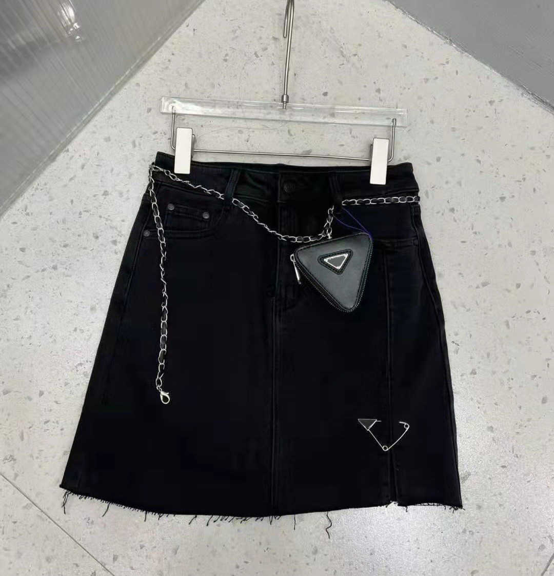 22ss women's skirt fashion sexy pleated short skirts with inverted triangle classic lady dress high quality Size S-L, Black1
22ss women's skirt fashion sexy pleated short skirts with inverted triangle classic lady dress high quality Size S-L, Black1