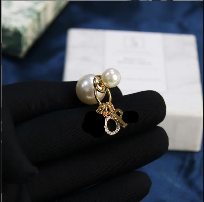 Stud New diamond studded letter Pendant Earrings Fashion ol front and rear size Pearl Earrings
Stud New diamond studded letter Pendant Earrings Fashion ol front and rear size Pearl Earrings