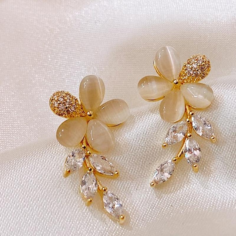 Dangle Earrings Light Luxury Opal Crystal Flower Studs For Women Lady's Personality Zircon Leaf Drop Fashion
Dangle Earrings Light Luxury Opal Crystal Flower Studs For Women Lady's Personality Zircon Leaf Drop Fashion