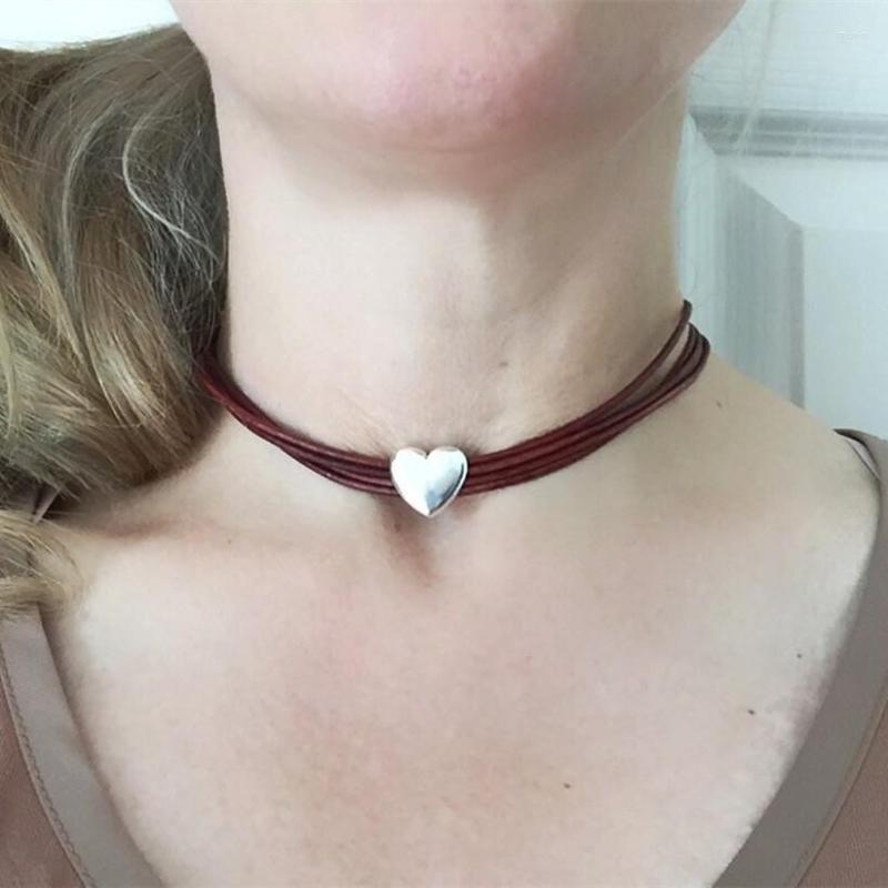 Choker Brown PU Leather Velvet Heart Necklace Multi-Layer Chockers Vintage Gothic Jewelry Goth Baroque For Women
Choker Brown PU Leather Velvet Heart Necklace Multi-Layer Chockers Vintage Gothic Jewelry Goth Baroque For Women